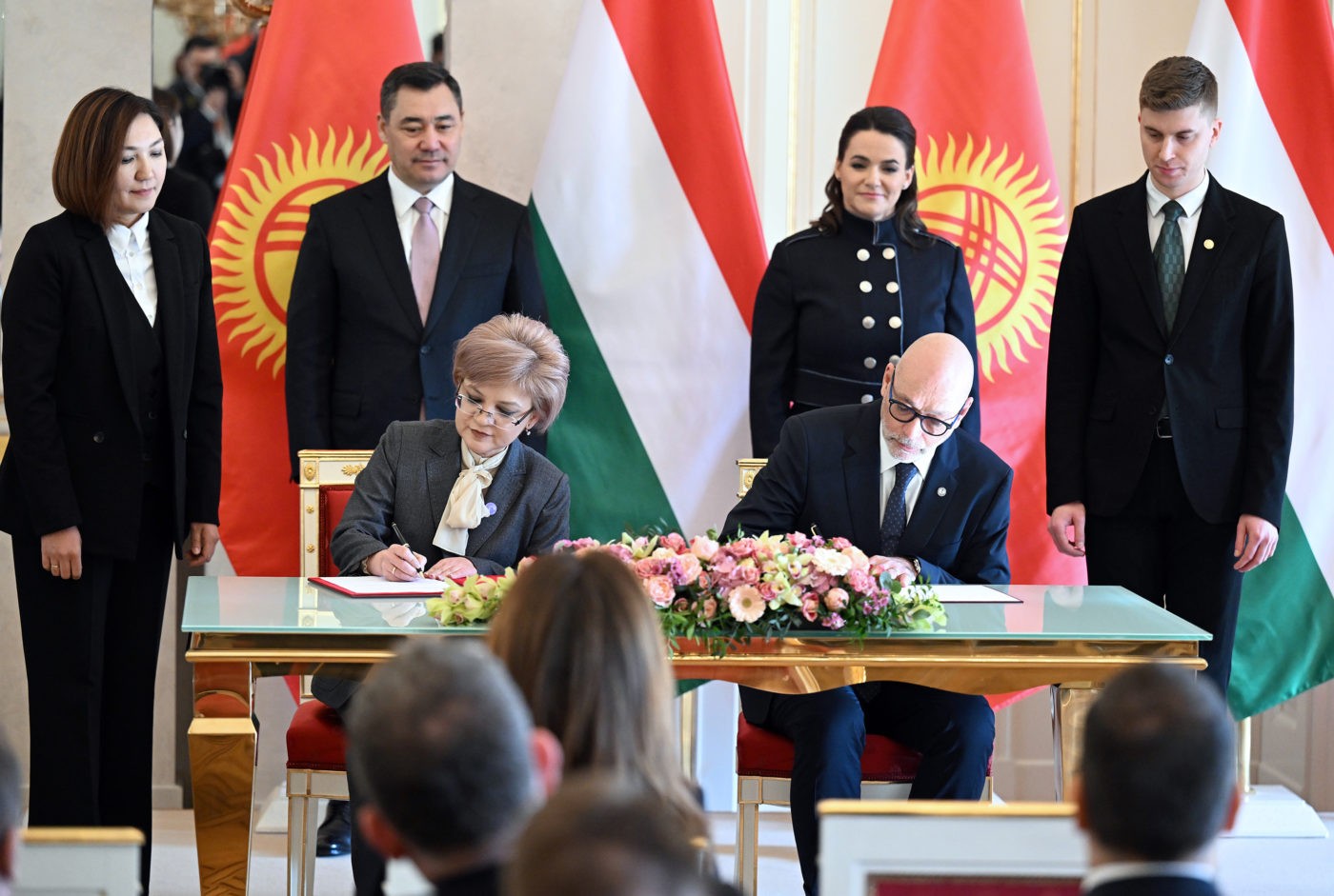 ТАМЫРЫ БИР ЭЛДИН КЫЗМАТТАШТЫГЫ КҮЧӨЙТ