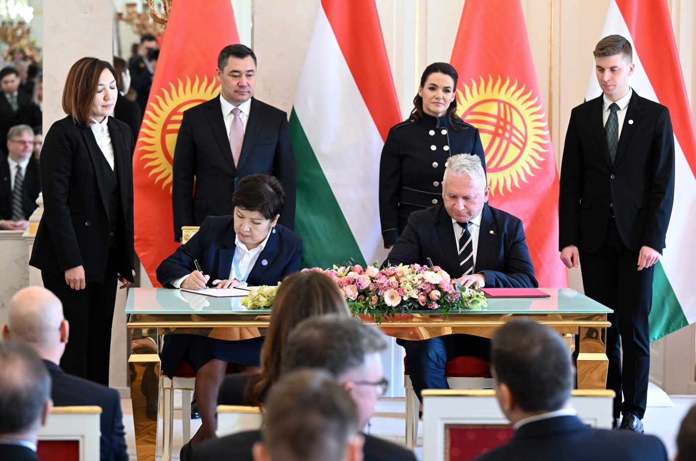 ТАМЫРЫ БИР ЭЛДИН КЫЗМАТТАШТЫГЫ КҮЧӨЙТ