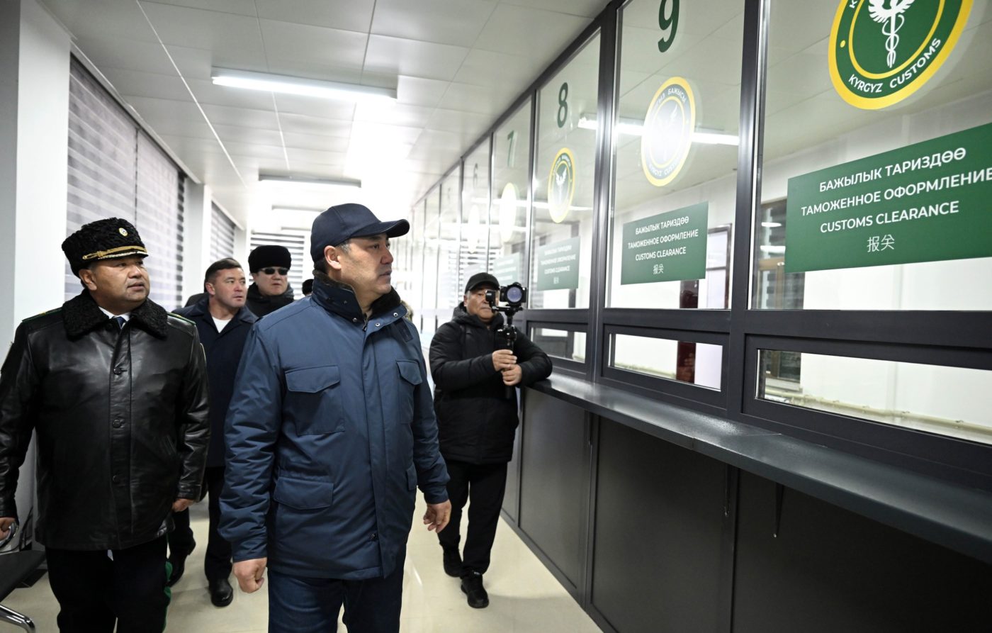 Садыр Жапаров Нарындагы «Торугарт-2» көзөмөл-өткөрүү пунктун ачты