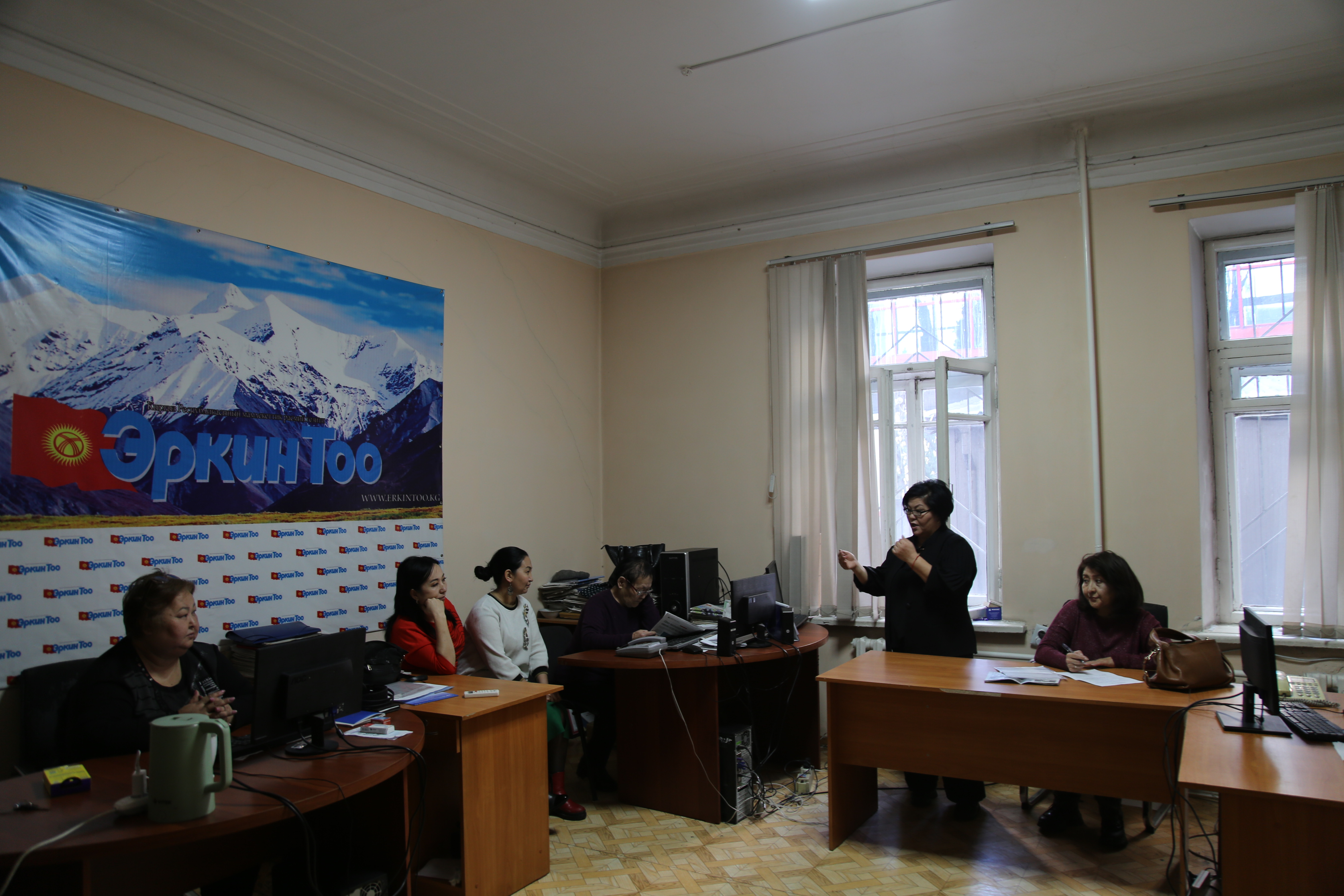 Социалдык фонддун окуу борбору мекемесинин адистери пенсиялык система тууралуу маалымат беришти