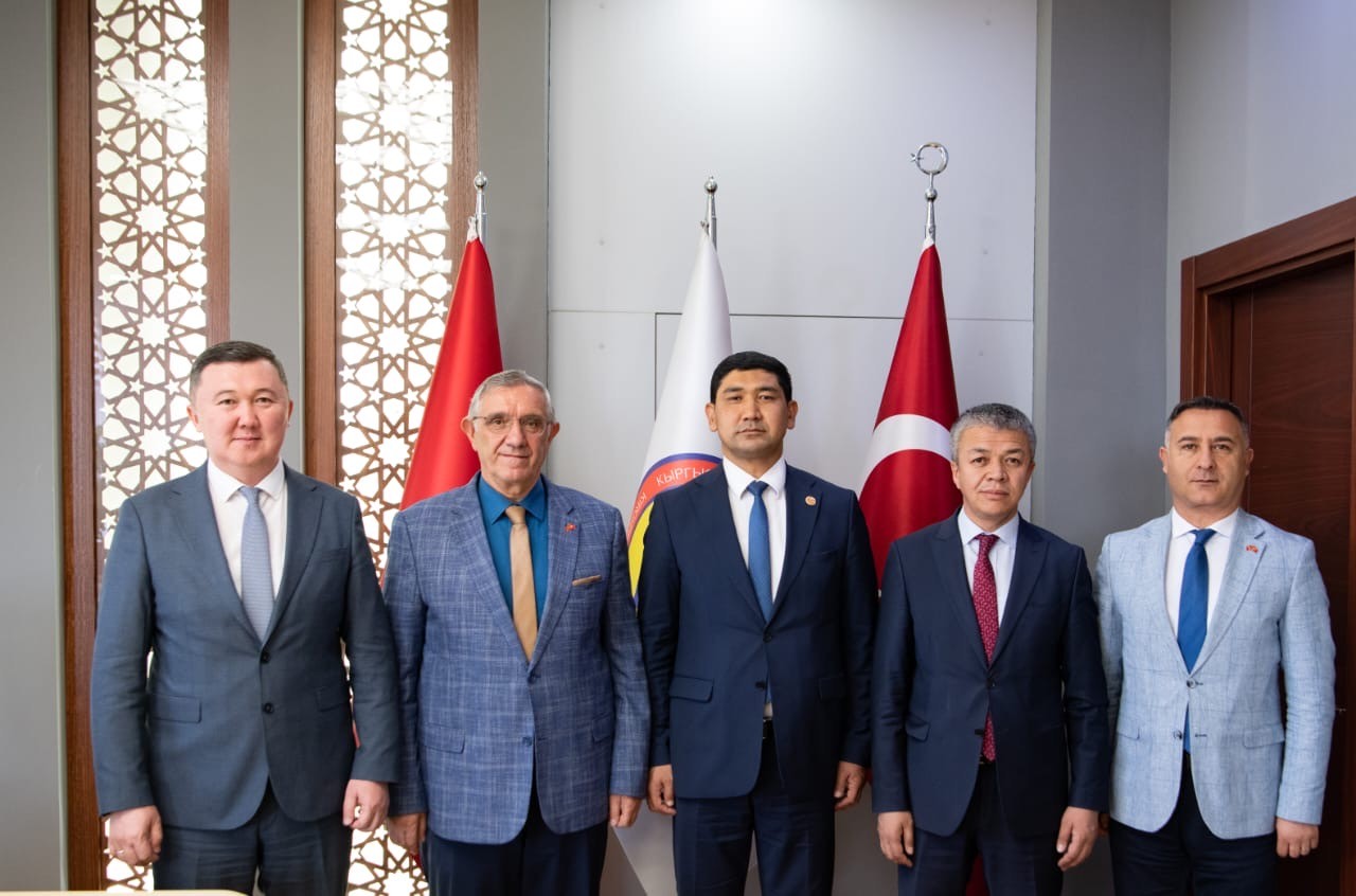 Кыргыз-Түрк “Манас” университетине жаңы биринчи проректор дайындалды