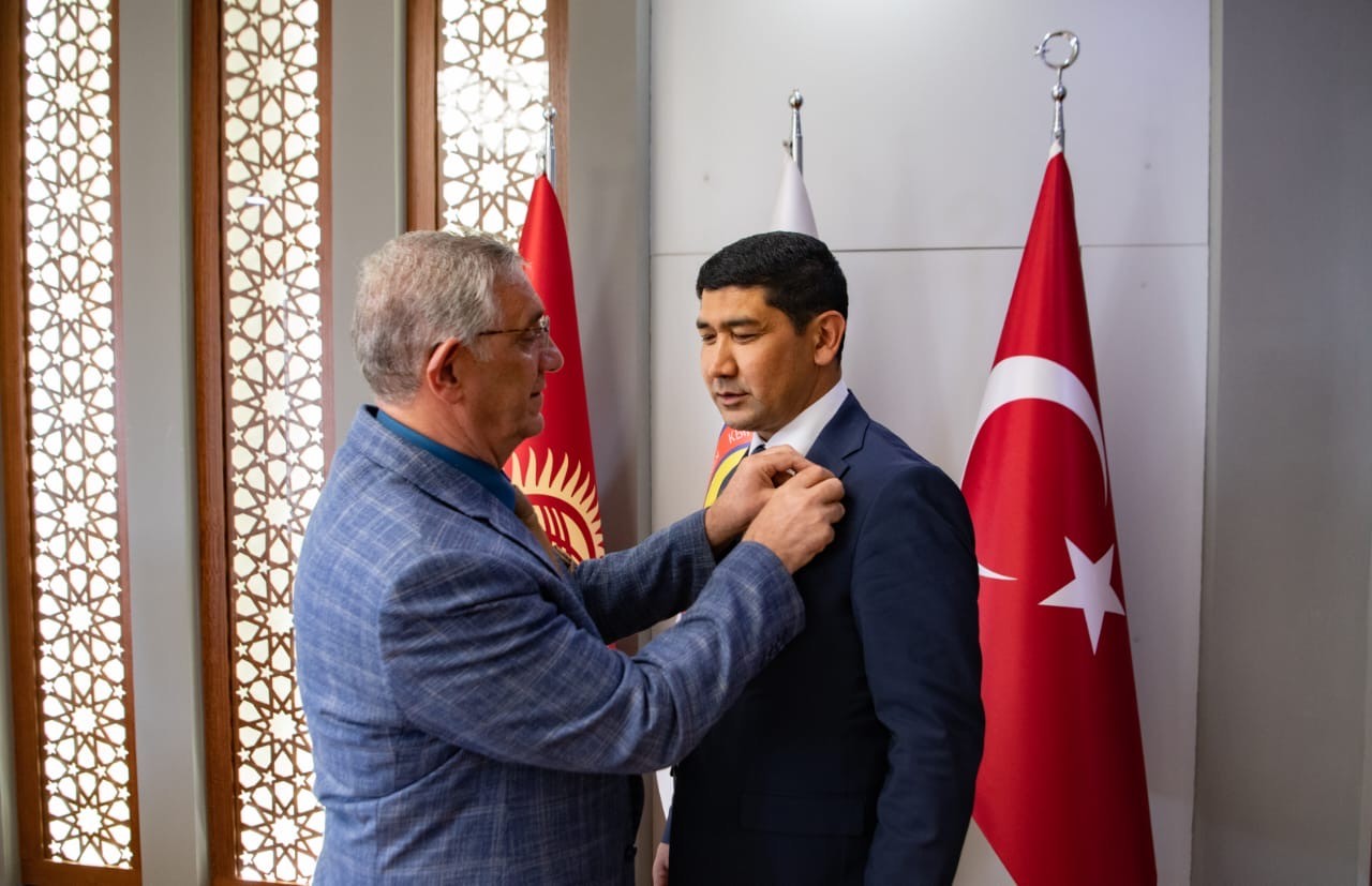 Кыргыз-Түрк “Манас” университетине жаңы биринчи проректор дайындалды